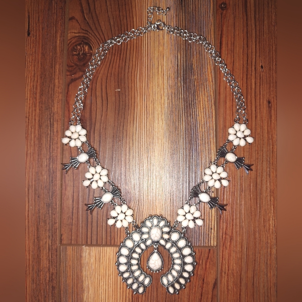 Elegant Silver and White Floral Statement Necklace